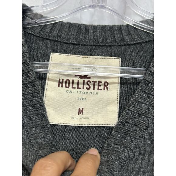 Hollister Men's Gray Long Sleeve V-Neck Sweatshirt Sweater Med Y2K Preppy Logo - Picture 3 of 6
